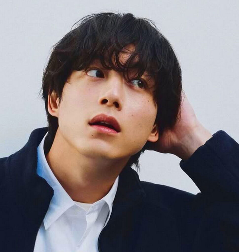 坂口健太郎 出典：インスタグラムより